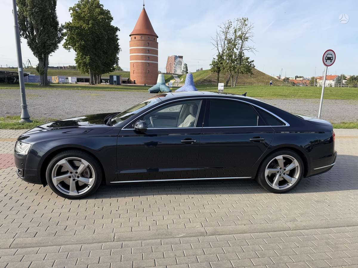 Audi A8, 4.0 l., saloon / sedan