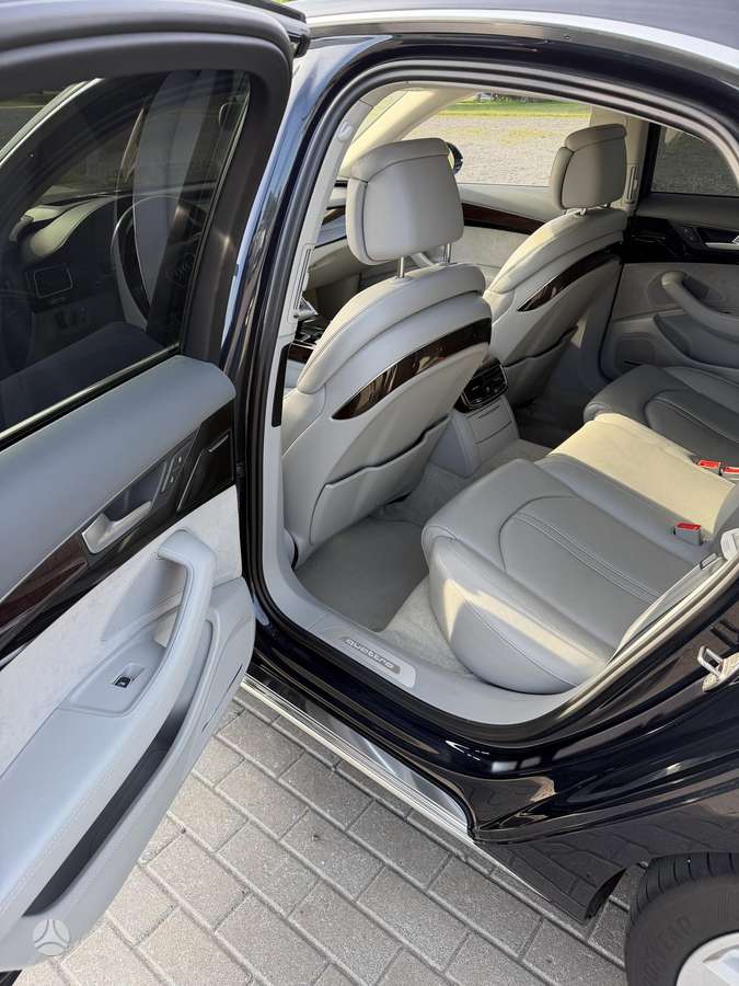 Audi A8, 4.0 l., Седан