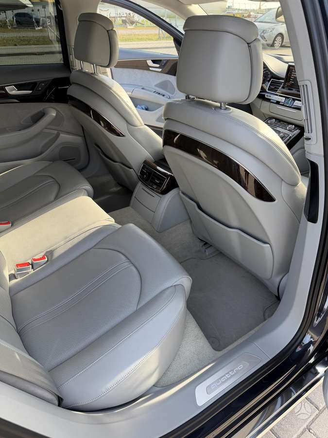 Audi A8, 4.0 l., Седан