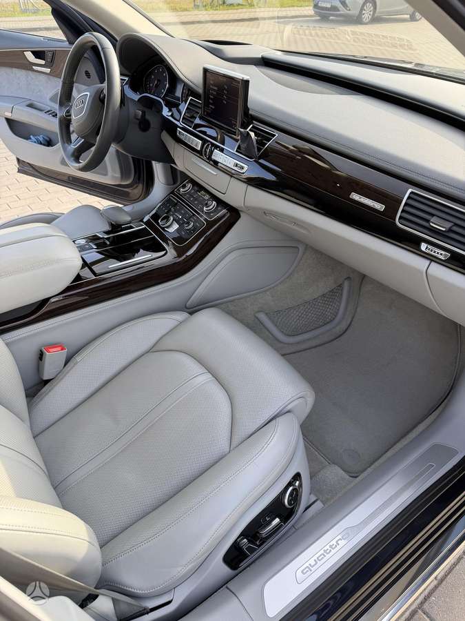 Audi A8, 4.0 l., Седан
