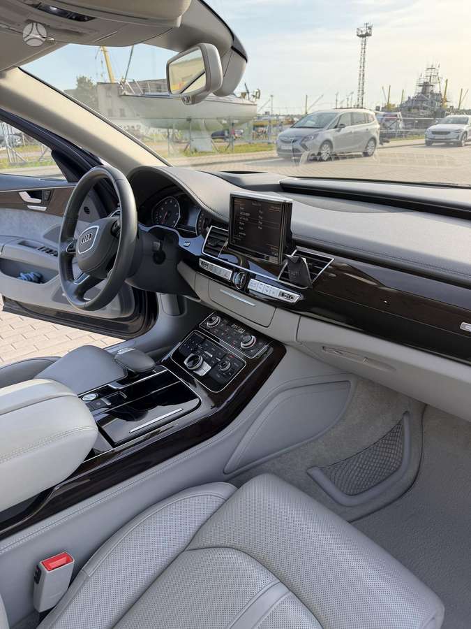 Audi A8, 4.0 l., Седан