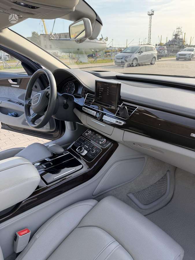 Audi A8, 4.0 l., sedanas