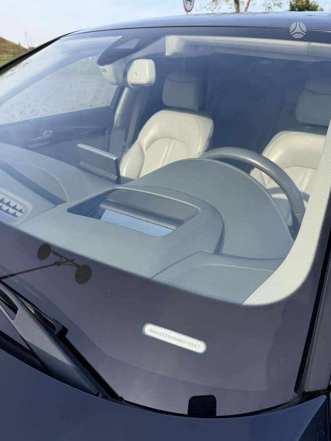 Audi A8, 4.0 l., Седан