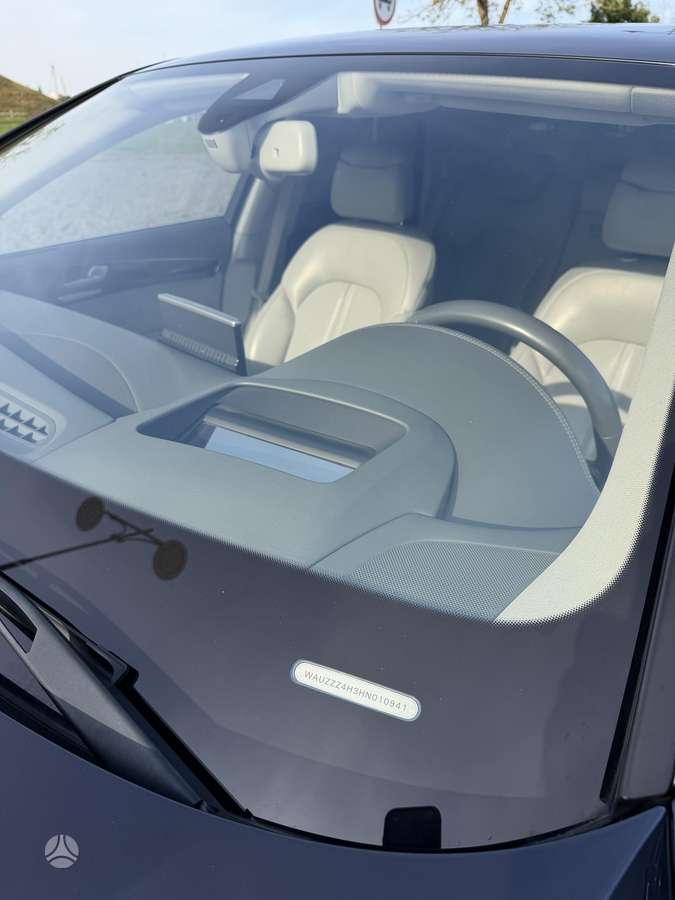 Audi A8, 4.0 l., sedanas