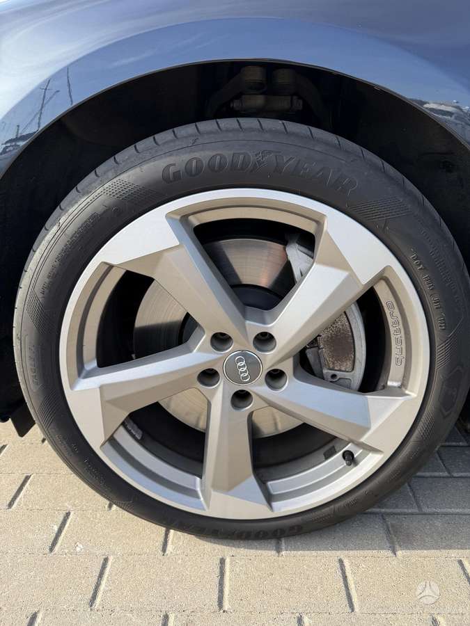 Audi A8, 4.0 l., saloon / sedan