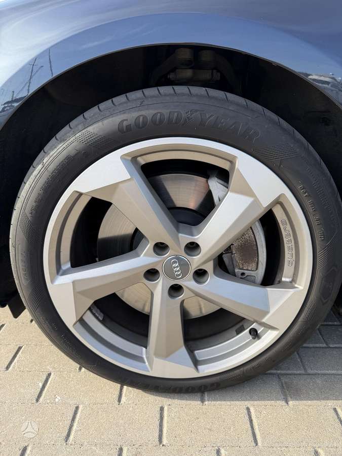 Audi A8, 4.0 l., sedanas