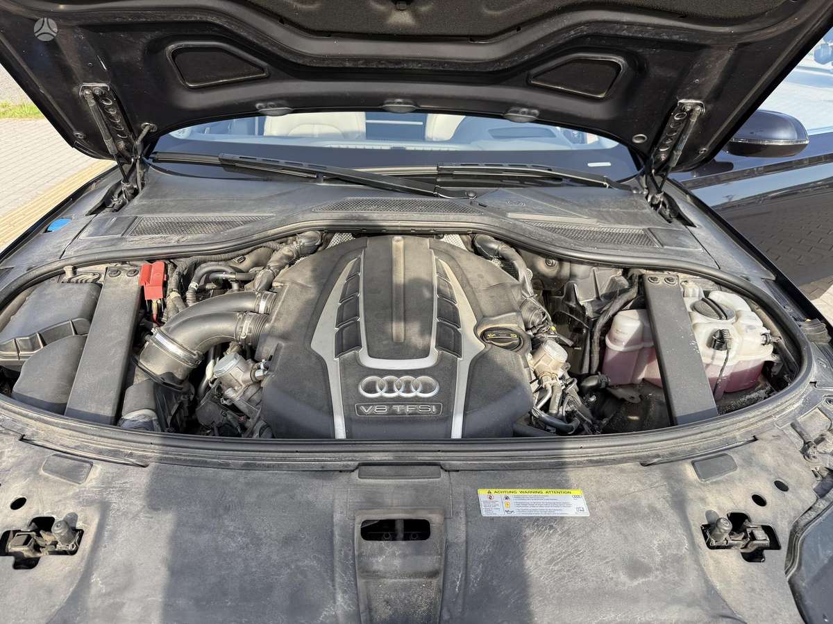 Audi A8, 4.0 l., saloon / sedan