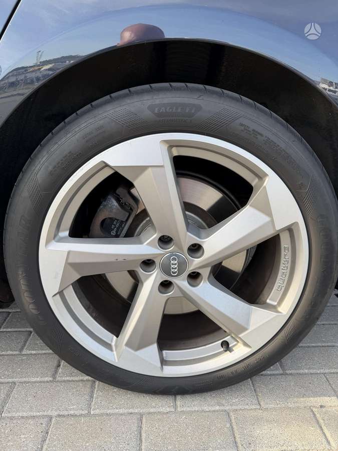 Audi A8, 4.0 l., sedanas