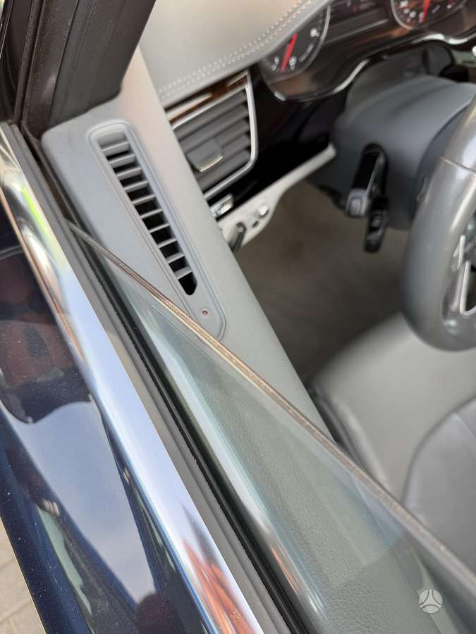 Audi A8, 4.0 l., saloon / sedan