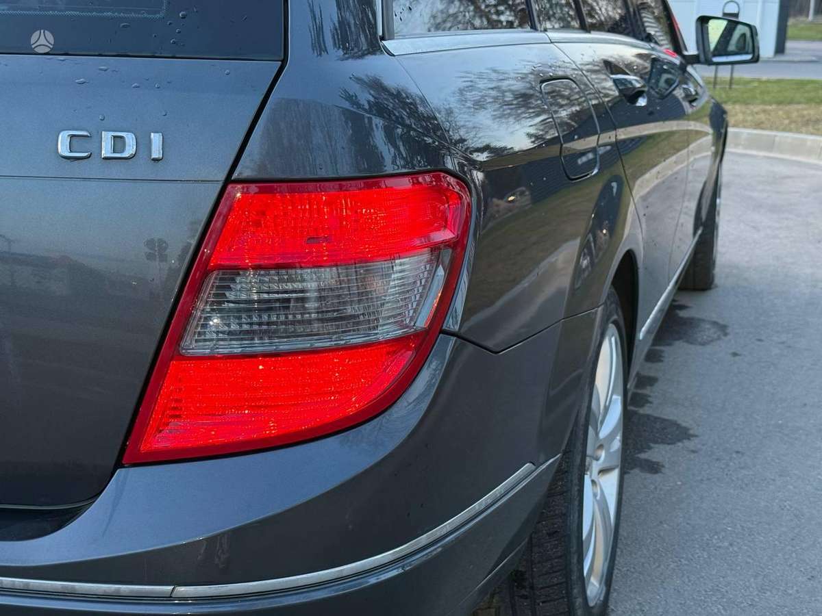 Mercedes-Benz C200 - 12