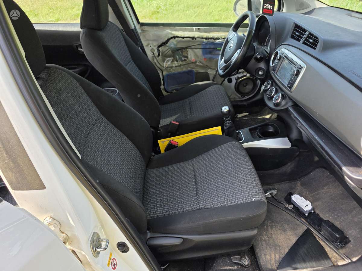 Toyota Yaris - 8