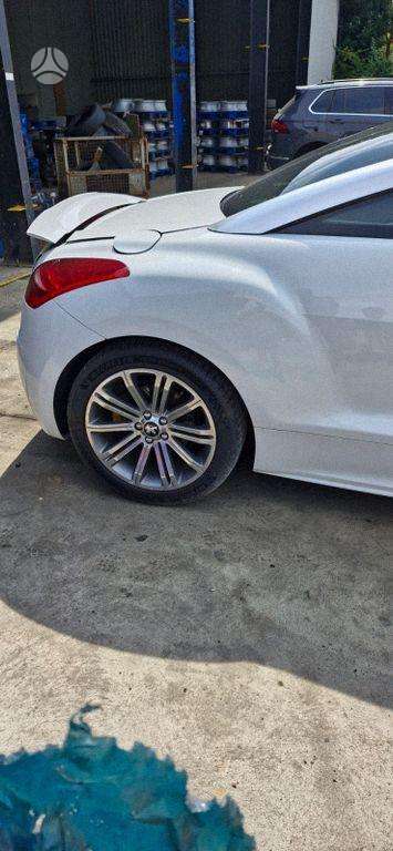Peugeot RCZ