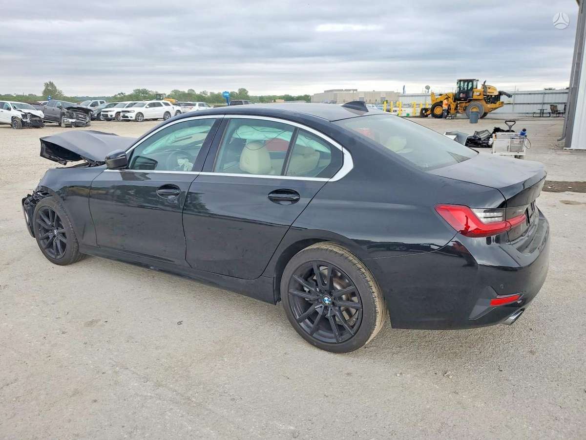 BMW 330, 2.0 l., Седан