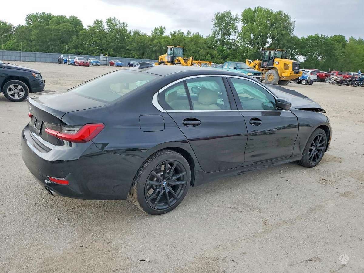 BMW 330, 2.0 l., Седан