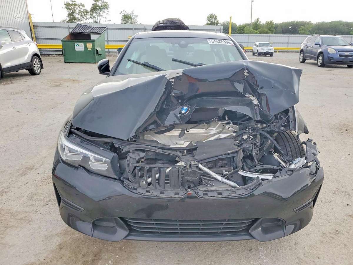 BMW 330, 2.0 l., Седан