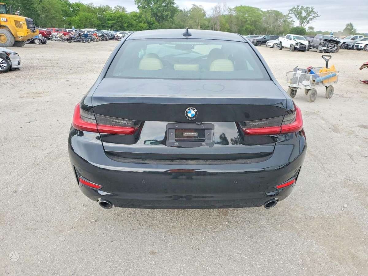 BMW 330, 2.0 l., Седан