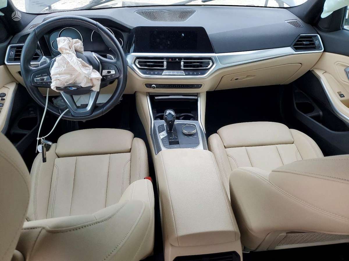 BMW 330, 2.0 l., Седан