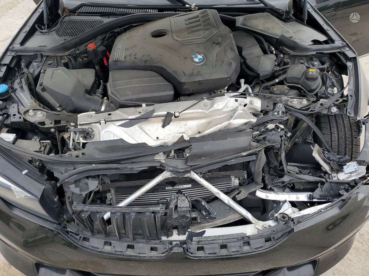 BMW 330, 2.0 l., Седан