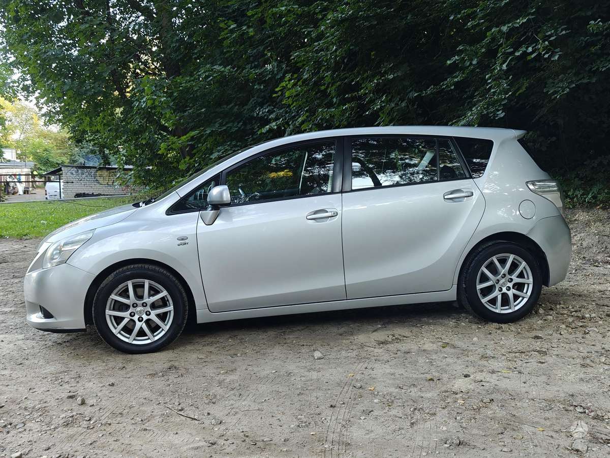 Toyota Verso, 2.2 l., Минивэн