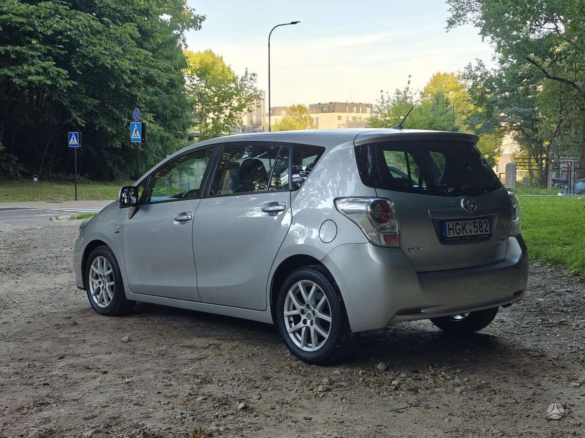 Toyota Verso, 2.2 l., Минивэн