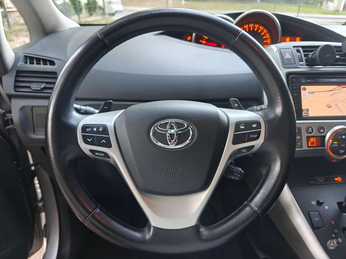 Toyota Verso, 2.2 l., Минивэн