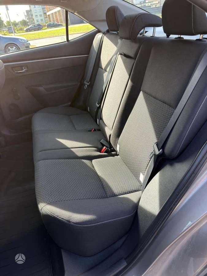 Toyota Corolla - 10