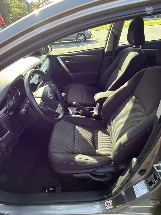 Toyota Corolla - 12