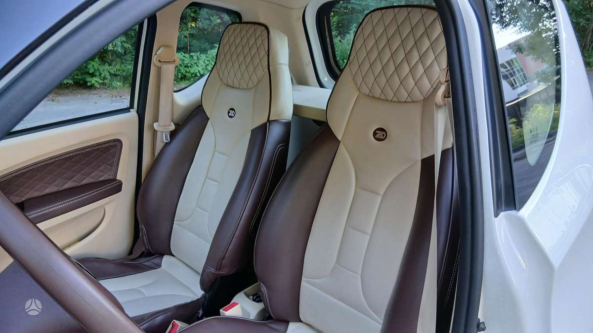 Zhidou D2S, Хэтчбек
