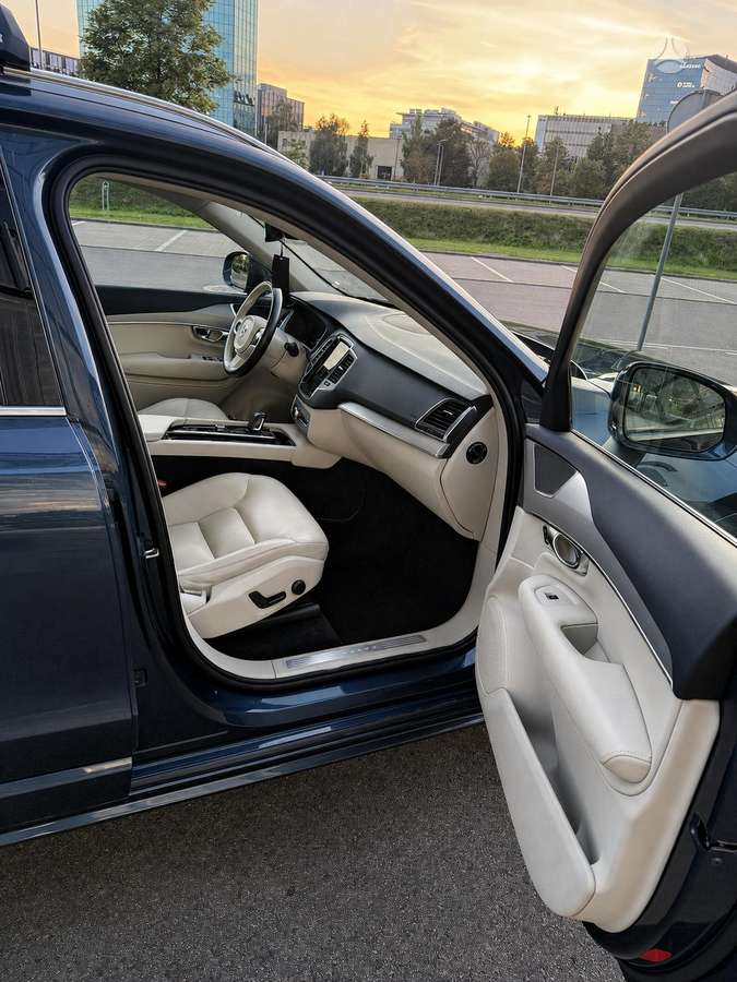 Volvo XC90 - 9