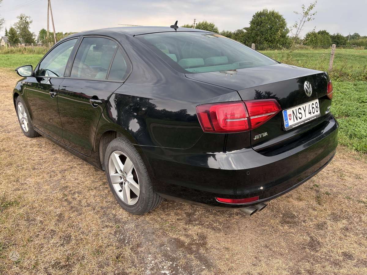 Volkswagen Jetta - 2