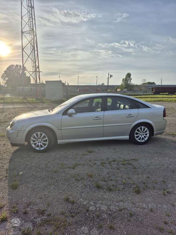 Opel Vectra, 2.2 l., Хэтчбек