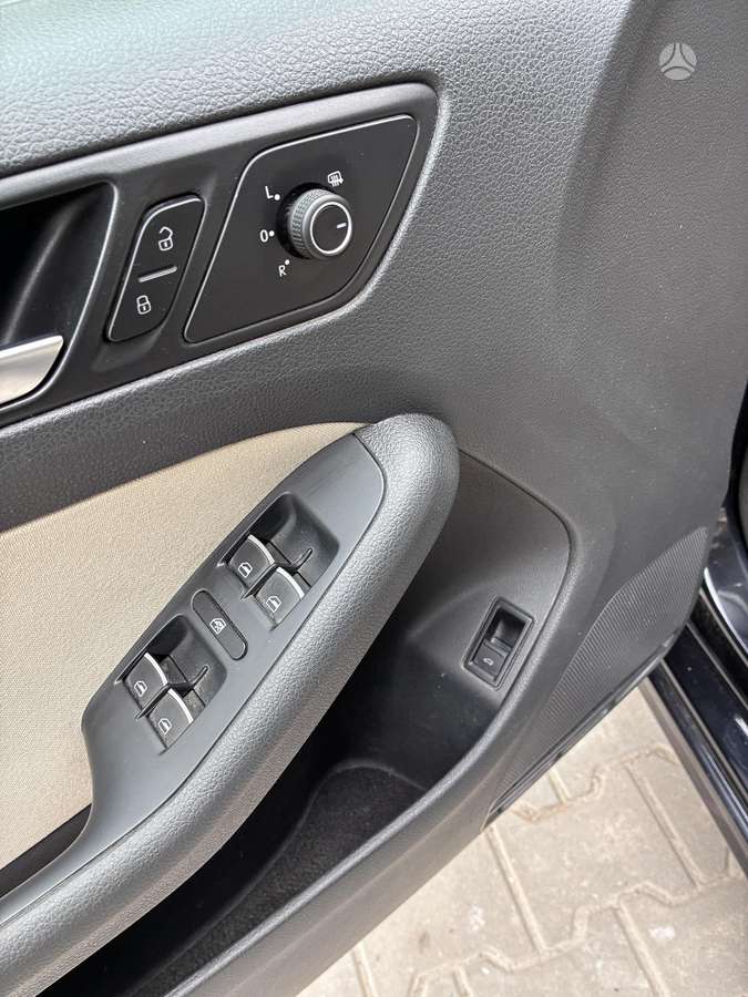 Volkswagen Jetta - 11