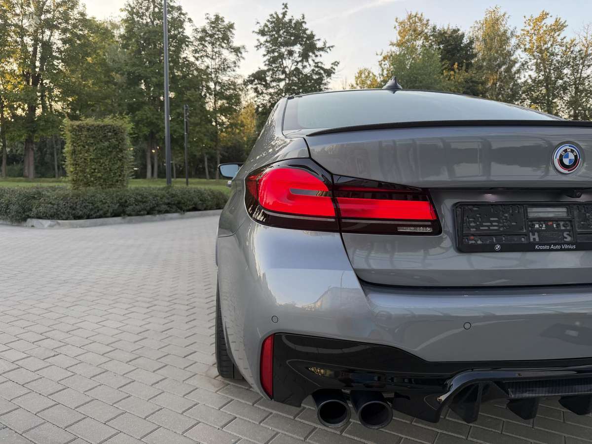 BMW M5, 4.4 l., sedanas