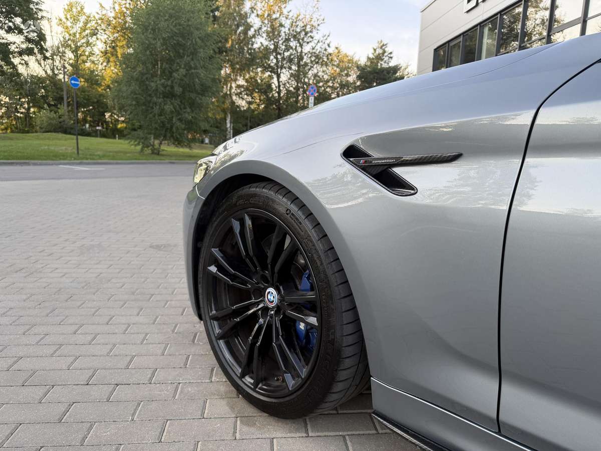 BMW M5, 4.4 l., sedanas