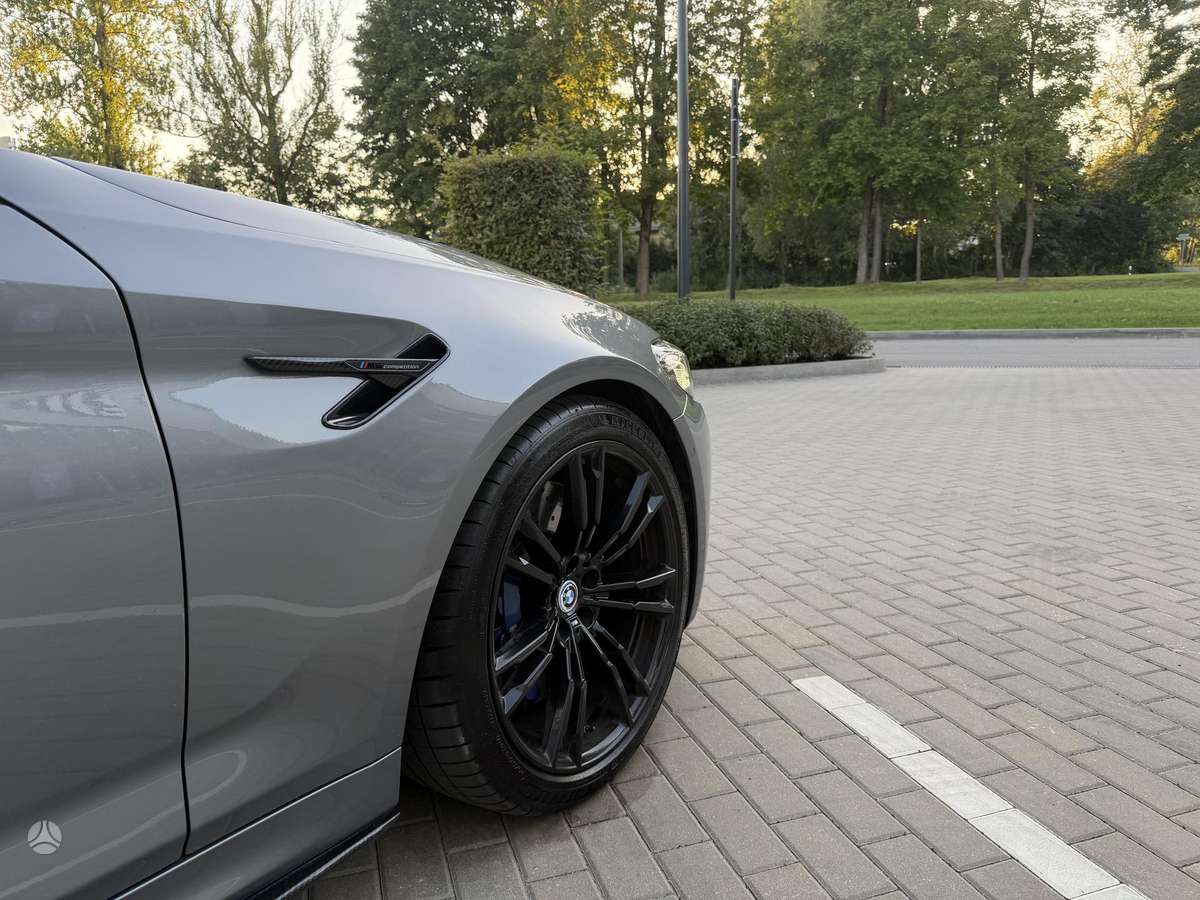 BMW M5, 4.4 l., saloon / sedan