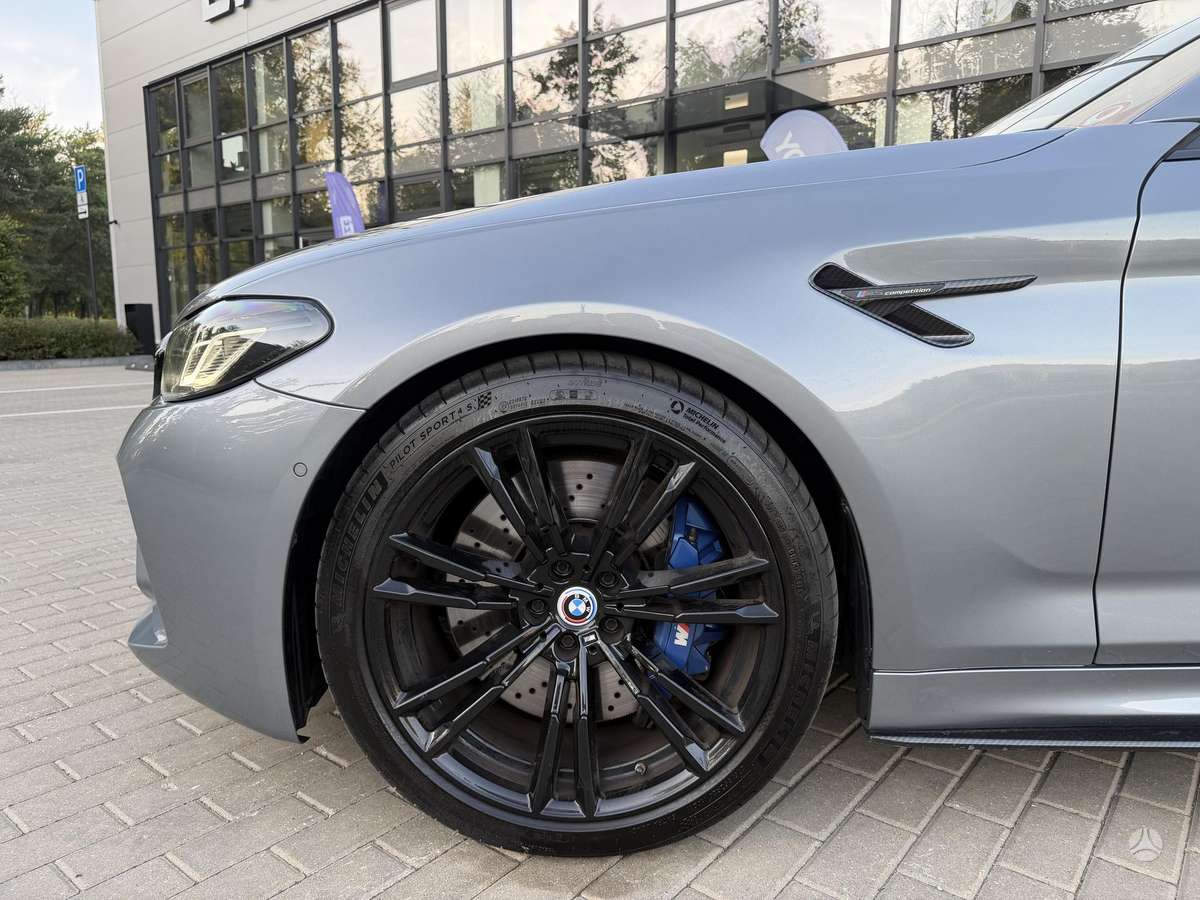 BMW M5, 4.4 l., sedanas