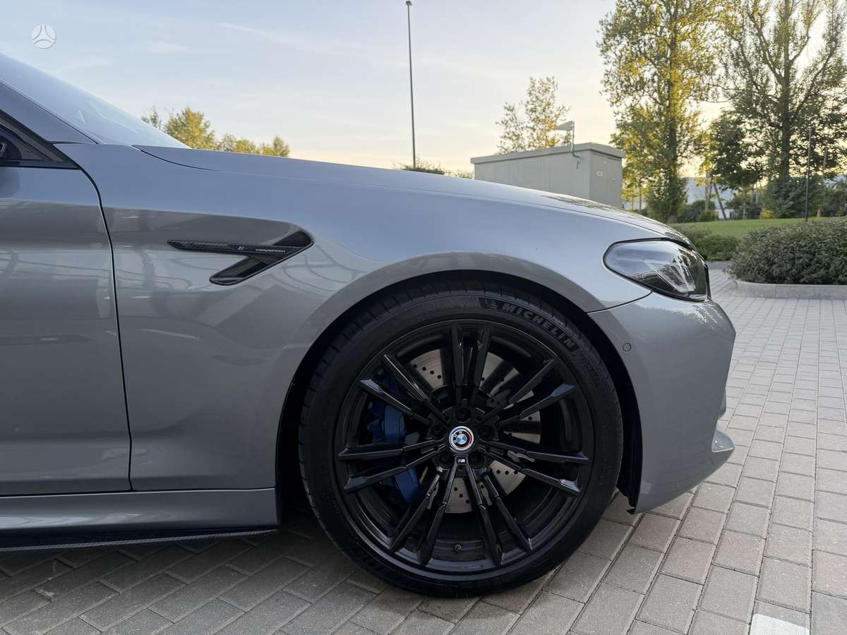 BMW M5, 4.4 l., saloon / sedan