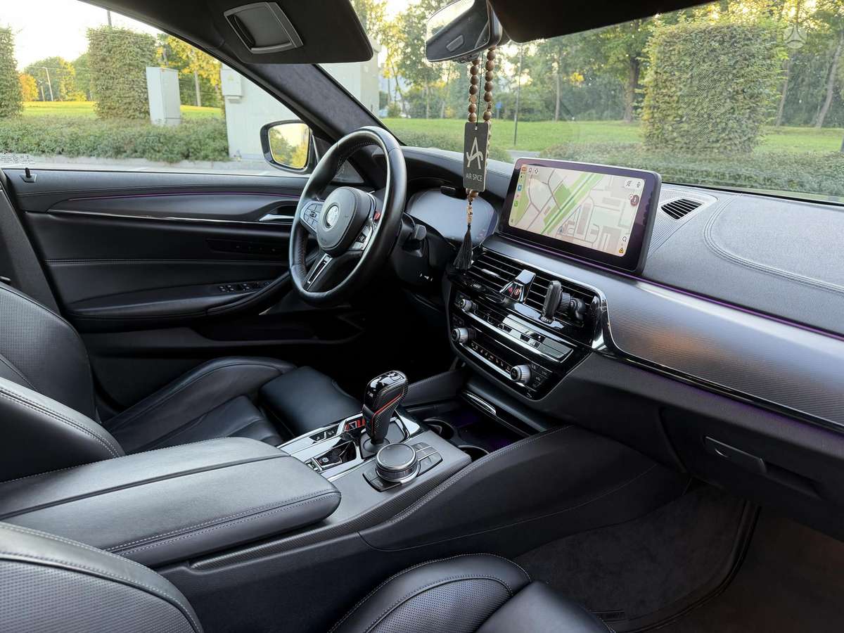 BMW M5, 4.4 l., sedanas