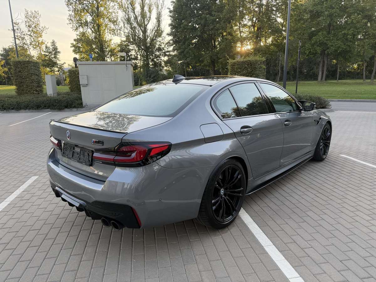 BMW M5, 4.4 l., saloon / sedan
