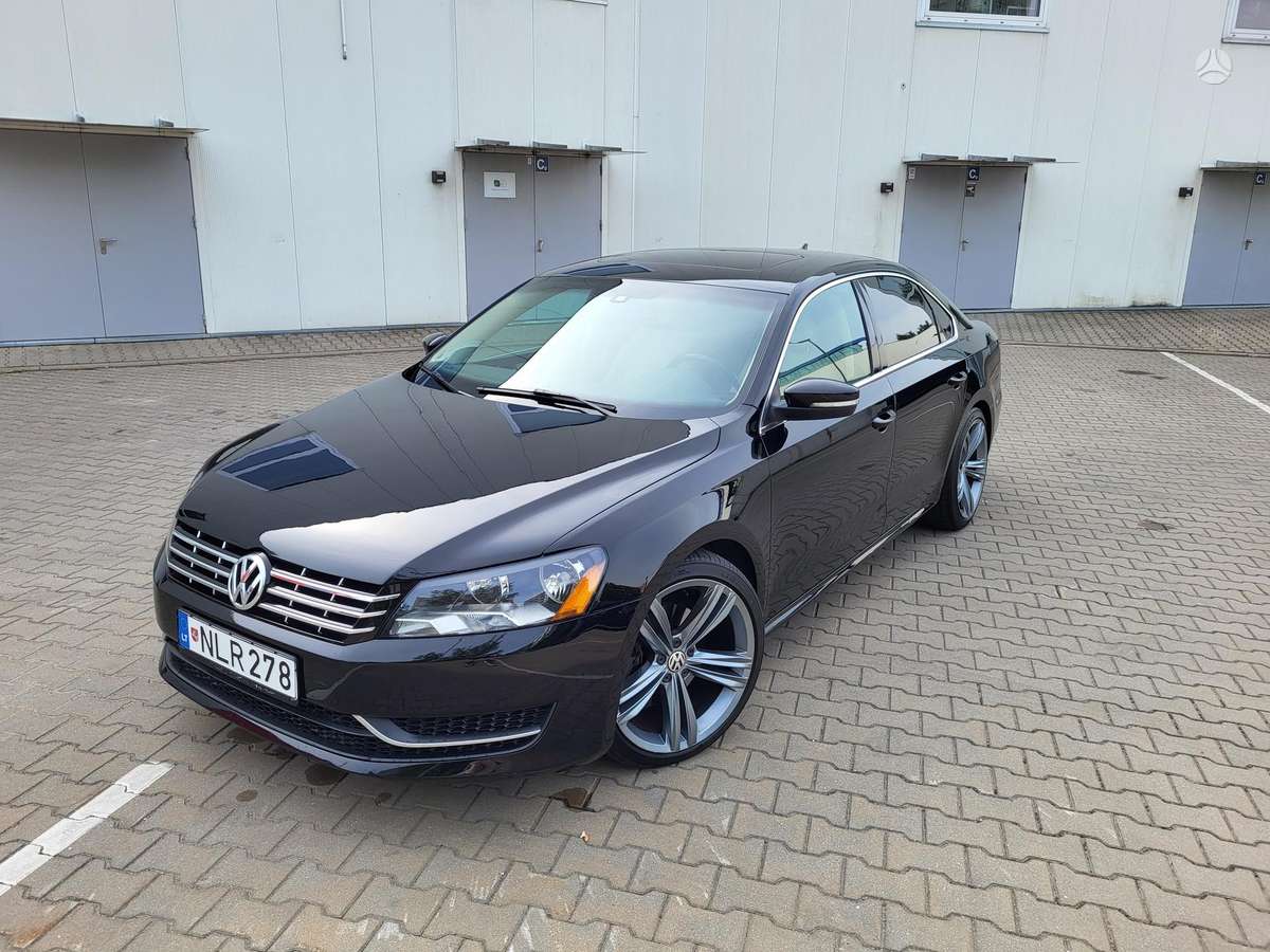 Volkswagen Passat - 1