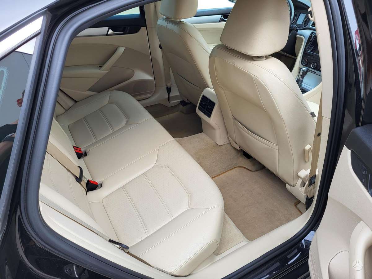 Volkswagen Passat - 12