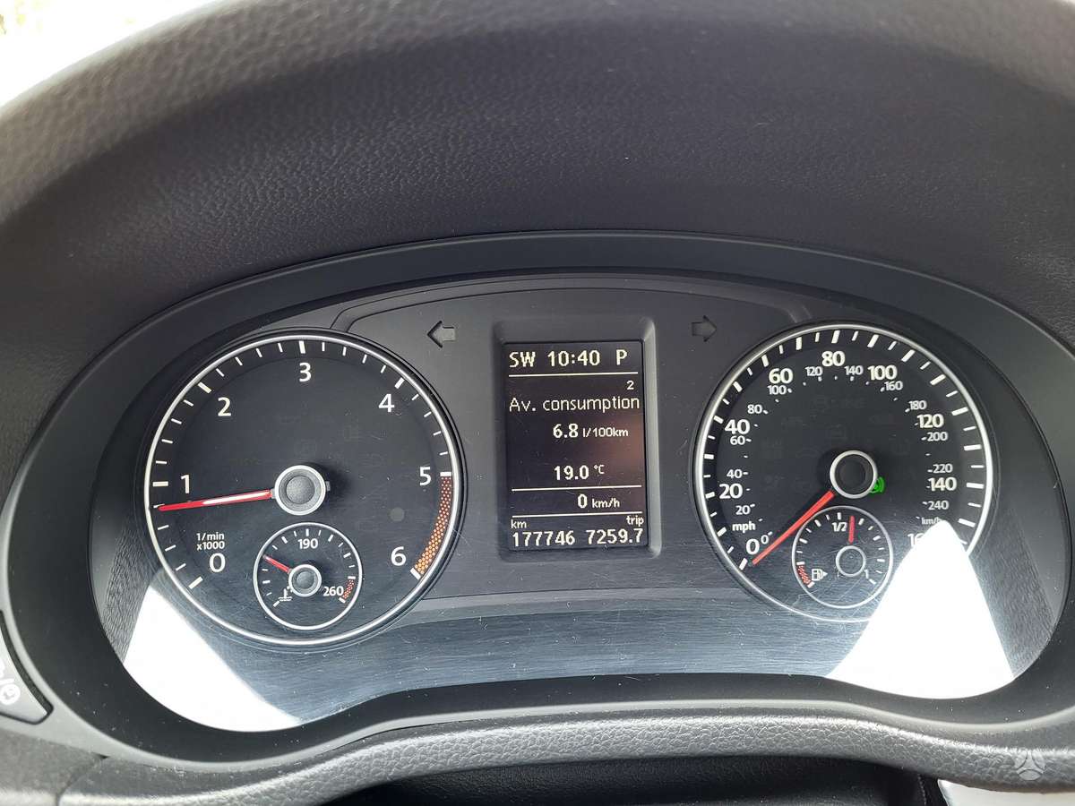 Volkswagen Passat - 9