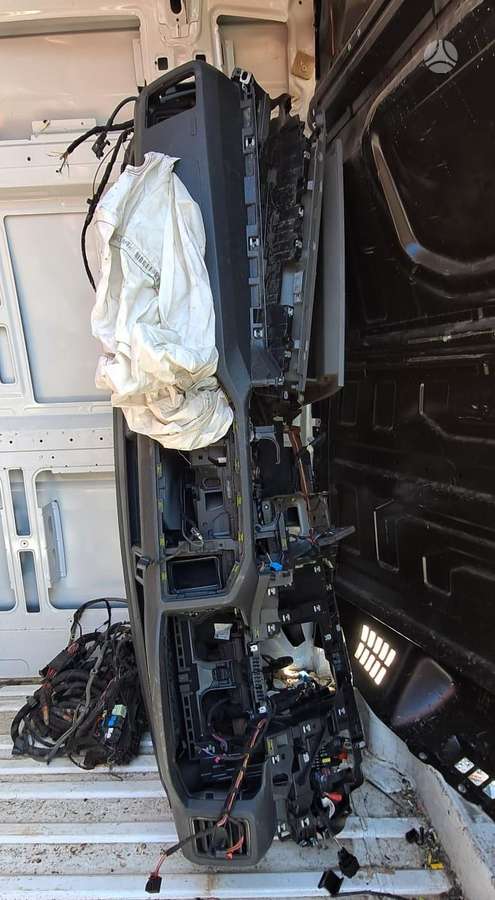 Volkswagen Crafter, cargo vans