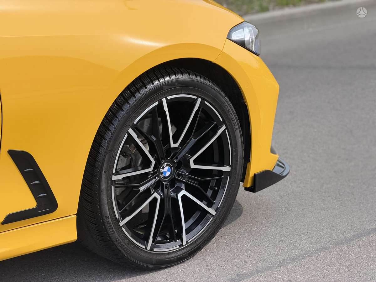 BMW 330, 2.0 l., Седан