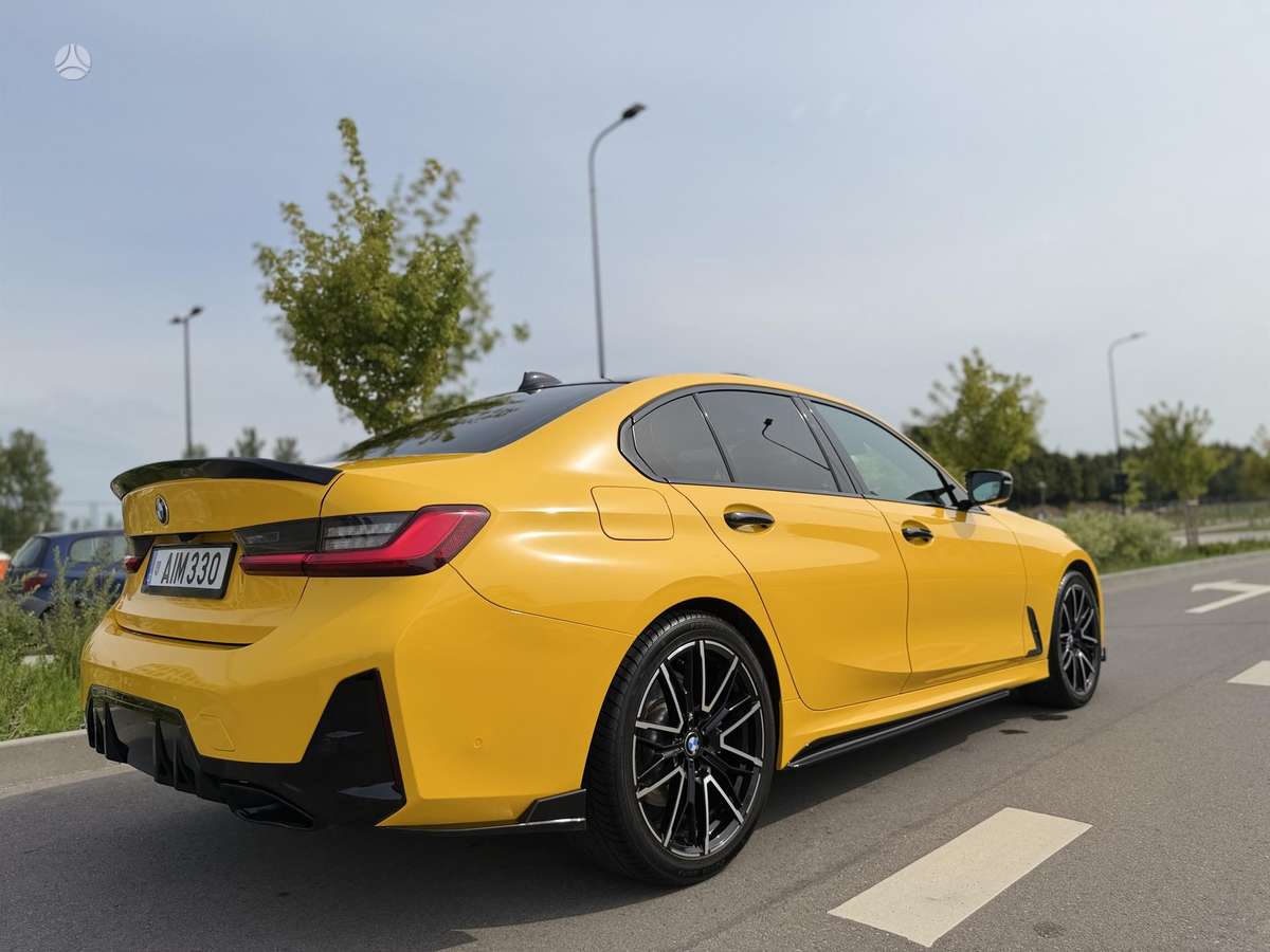 BMW 330, 2.0 l., Седан