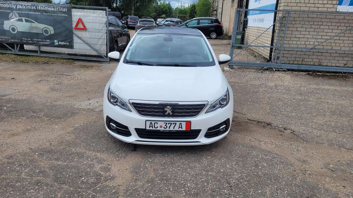 Peugeot 308, 1.2 l., hatchback
