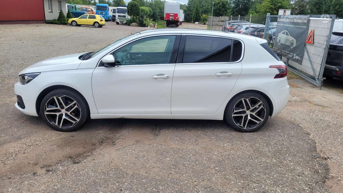 Peugeot 308, 1.2 l., hatchback