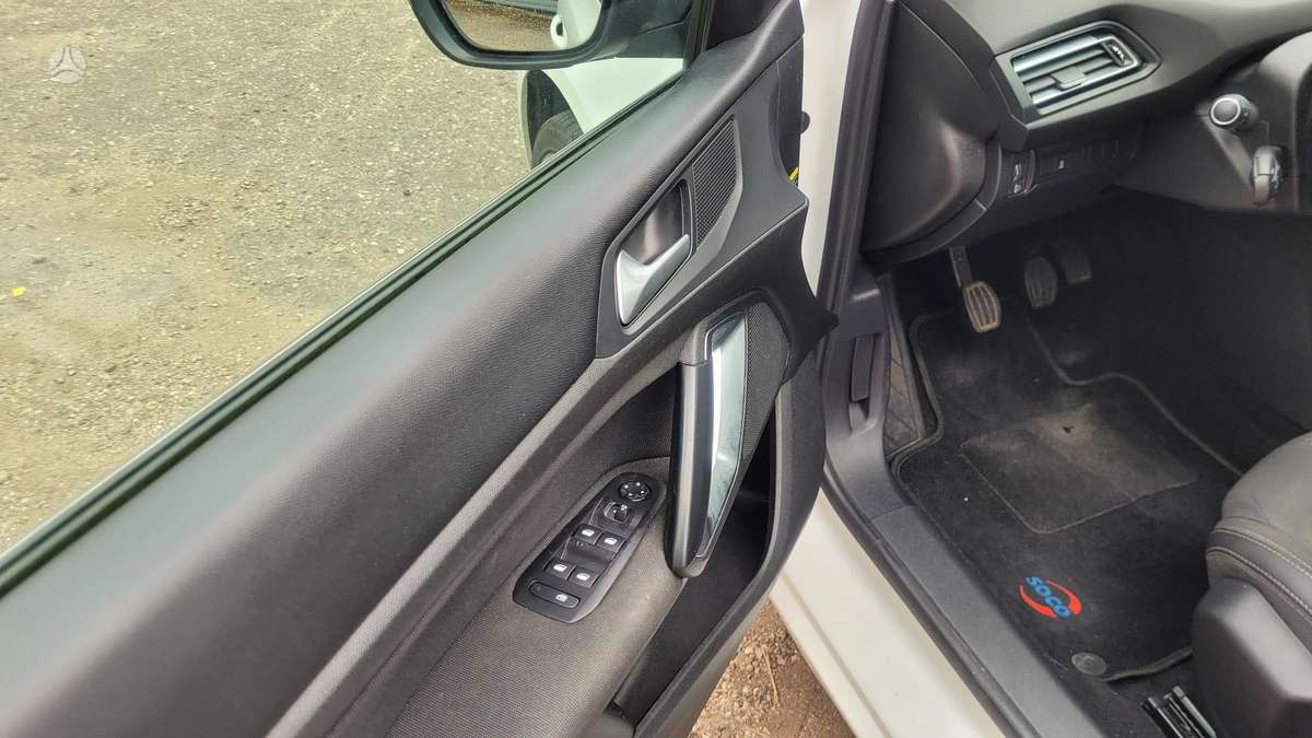 Peugeot 308, 1.2 l., hatchback