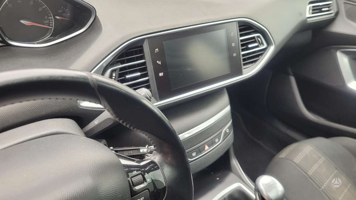 Peugeot 308, 1.2 l., hatchback
