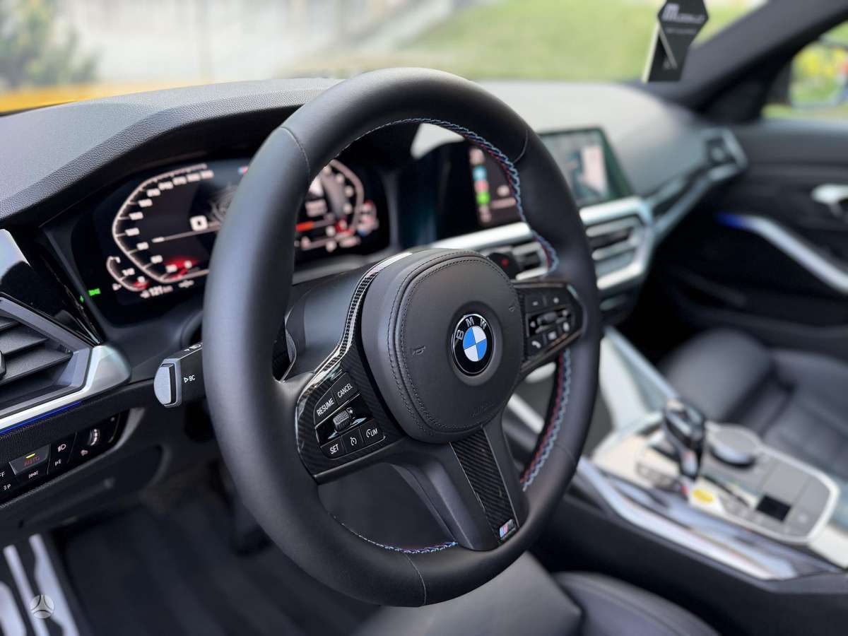 BMW 330, 2.0 l., Седан